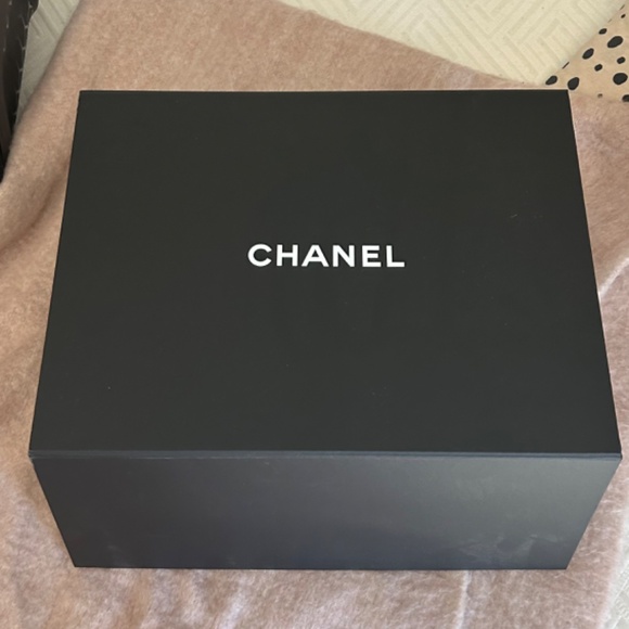 Chanel Boy bag - New Medium black caviar with gold hardware - Picture 7 of 8